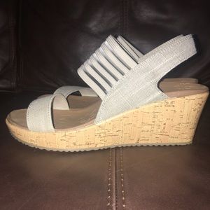 Sketchers Luxe Foam wedge sandals